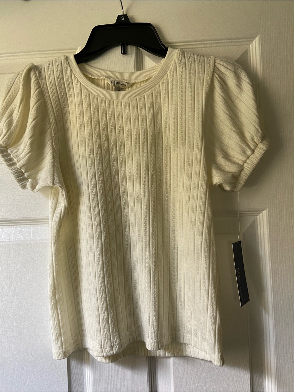NWT - Girls’ Cable Knit Short Sleeve Top